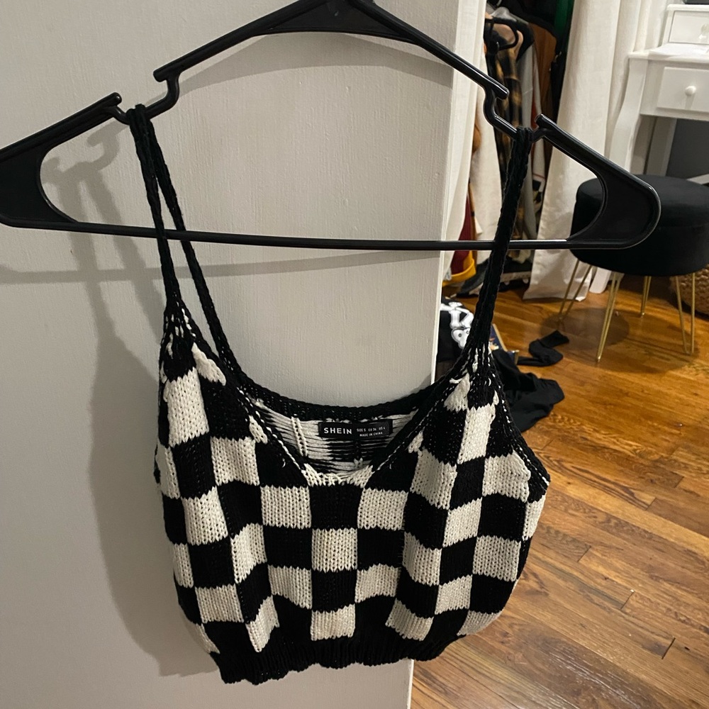 Checkered black and white knit crop top